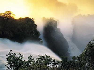 Victoria_Falls_Zambia_and_Zimbabwe_Waterfall_Devil's_pool