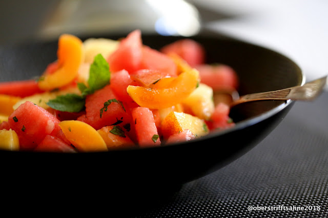 Obstsalat mit Zitronengras Dressing