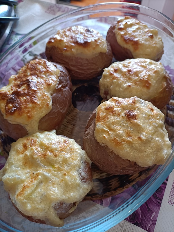 Patatas con crema de puerros y queso fresco