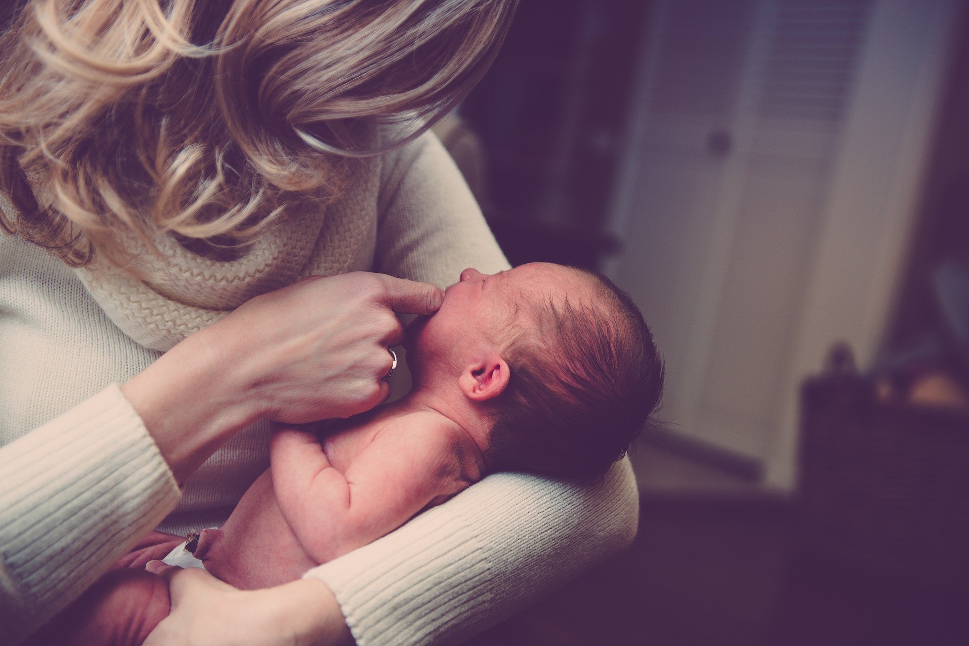 Tips mengatasi bayi gumoh setelah disusui