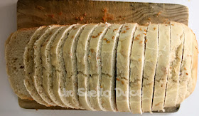 Pan con copos de avena y semillas de lino dorado