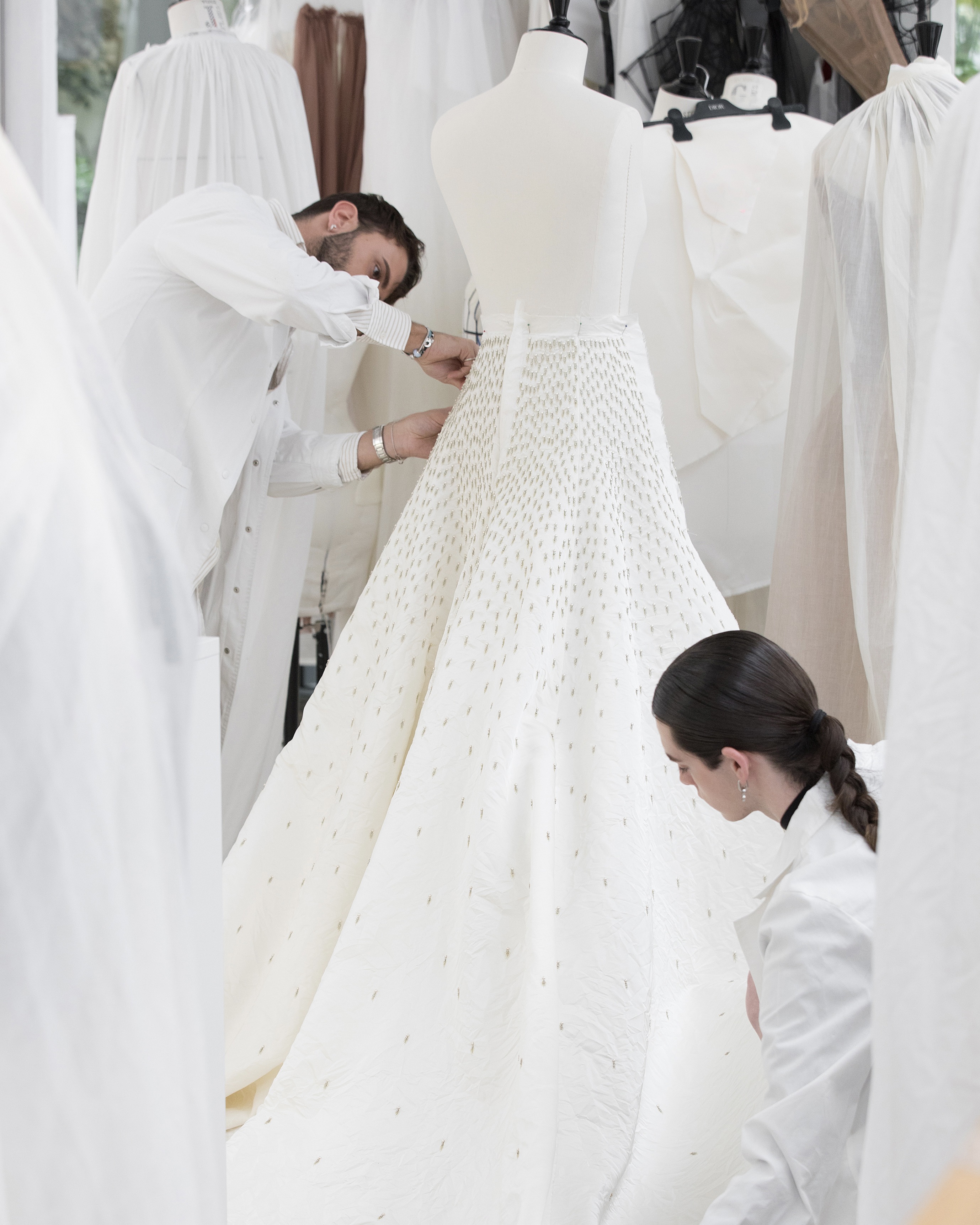 Miranda Kerr Finally Revealed Her Dior Wedding Dress And Its Sizzling HOT   StarCentral