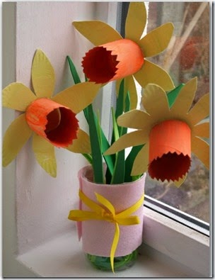 Paper Plate Daffodils from Here Come the Girls