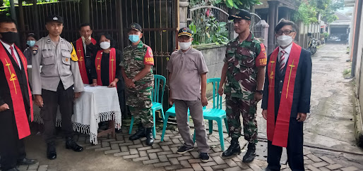 Sinergitas Polisi Bersama TNI Lakukan Pengamanan Jumat Agung Sejumlah Gereja di Kota Malang