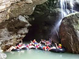 Mungkin anda sudah pernah mencoba berwisata  body rafting di tempat yang lain disekitar wisata  Pangandaran. Namun lokasi ini (body rafting santirah) 