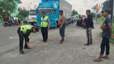 Pengendara Motor Tewas Akibat Kecelakaan Tragis di Depan Perum Citra Harmoni Sidoarjo