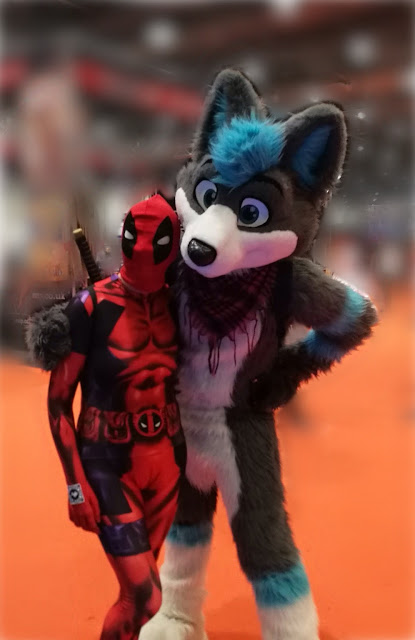 deadpool meets a furry cosplayer at comiccon