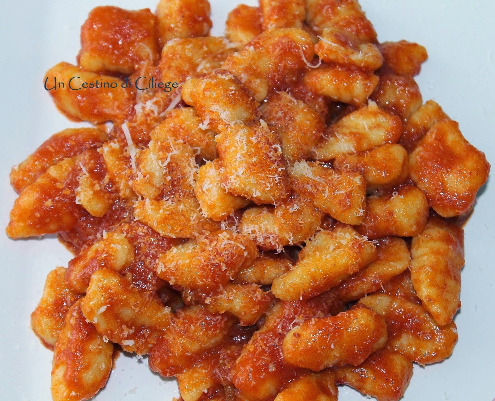 http://uncestinodiciliege.blogspot.it/2014/11/gnocchi-di-patate-al-pomodoro.html?utm_source=bp_recent&utm-medium=gadget&utm_campaign=bp_recent