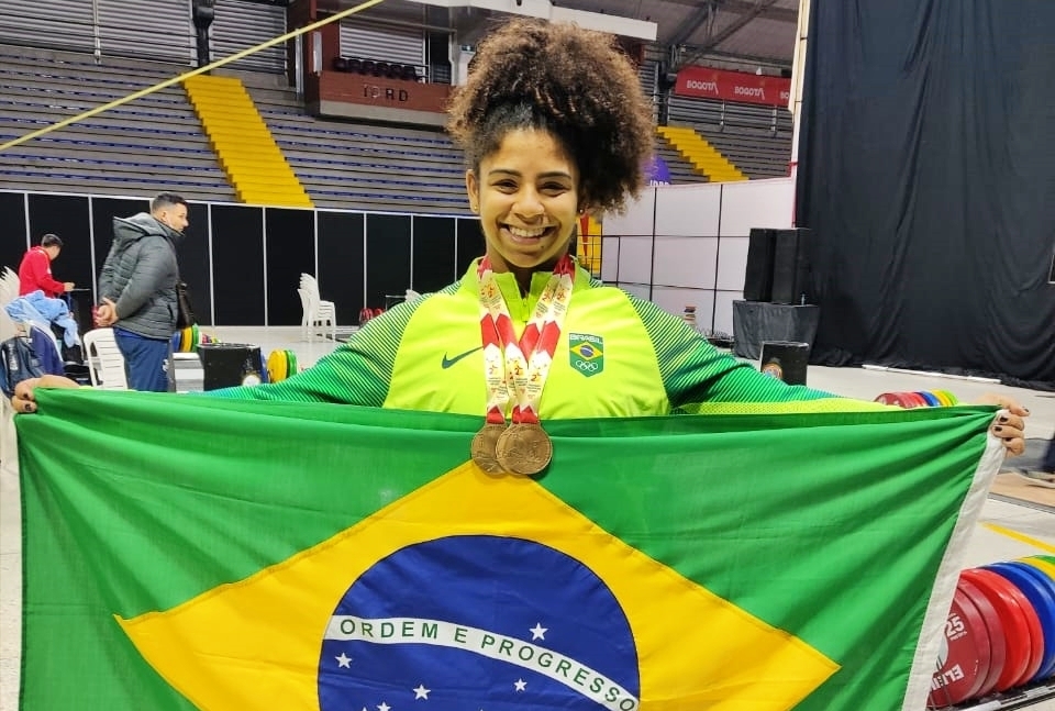 Laura Amaro conquista o bronze e quebra dois recordes brasileiros no  Pan-Americano de Levantamento de Pesos - Surto Olímpico