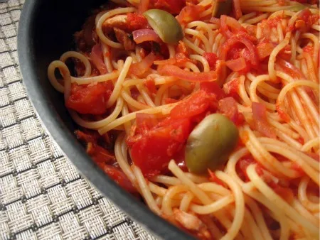 Tuna, Olive and Tomato Pasta