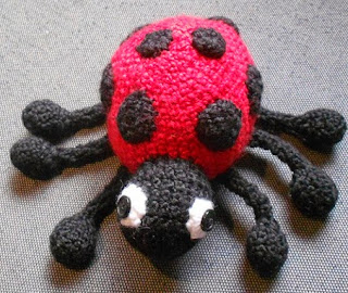 https://translate.googleusercontent.com/translate_c?depth=1&hl=es&rurl=translate.google.es&sl=en&tl=es&u=https://strangenessisconserved.wordpress.com/2013/07/09/ladybug-amigurumi-pattern/&usg=ALkJrhgVlkgmaWq7nkOEu3J2IKTkdBLxGA