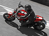 2013 Ducati Monster 1100 EVO Gambar Motor 1