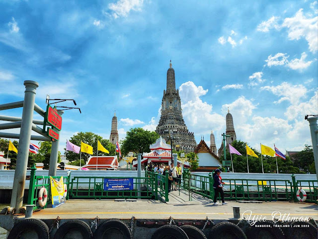 Hop-On Hop-Off Tourist Boat Sungai Chao Phraya Bangkok Thailand