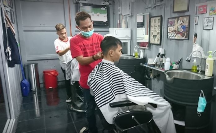 PANGKAS RAMBUT TERDEKAT DARI LOKASI SAYA