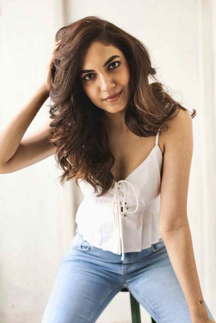 Hot Bollywood And Hollywood Ritu Varma Actress Images Gallery