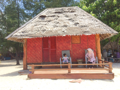 liburan ke Pulau Beralas Pasir