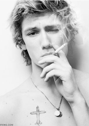 But anyway, please enjoy Mr Alex Pettyfer: