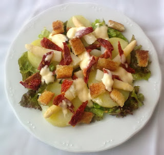 Ensalada de Esparragos con  Picatostes