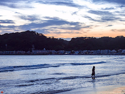 The setting sun: Yuigahama-beach (Kamakura)