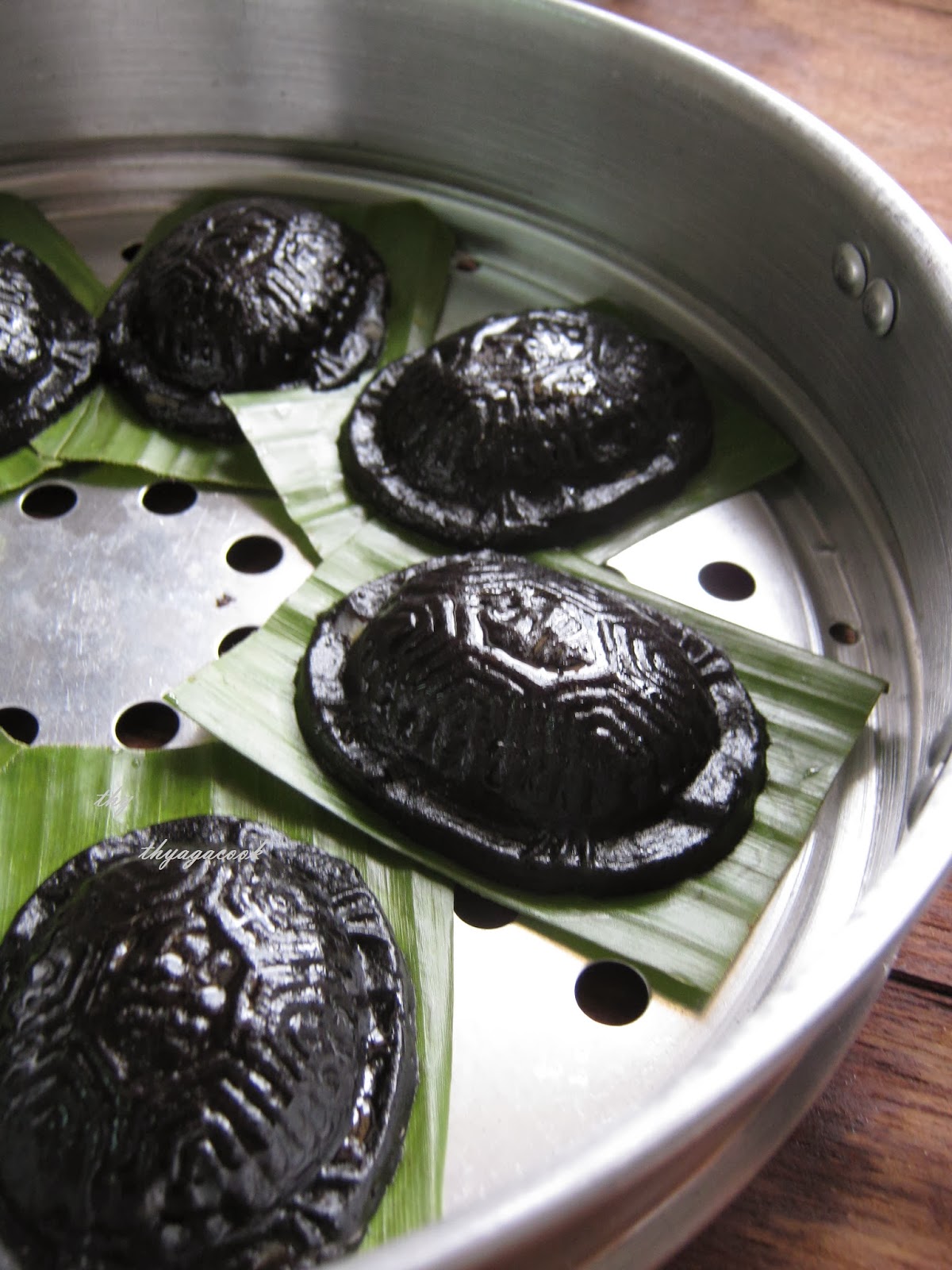 DAUN KARI Masakan Malaysia: KUIH ANG KOO HITAM