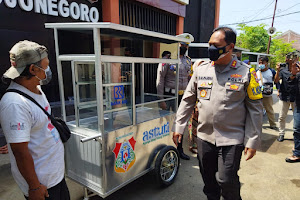 Pandemi Covid-19, Kapolres Beri Gerobak Bantu Warga Berwirausaha