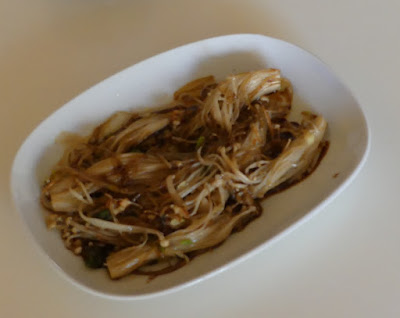 Enoki mit Teriyaki-Sauce