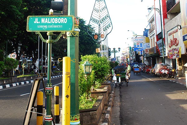 http://www.hotelmurahdijogjas.com/tempat-wisata-di-jogja-yogyakarta/