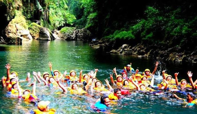 Asyiknya Berlibur di Green Canyon Pangandaran