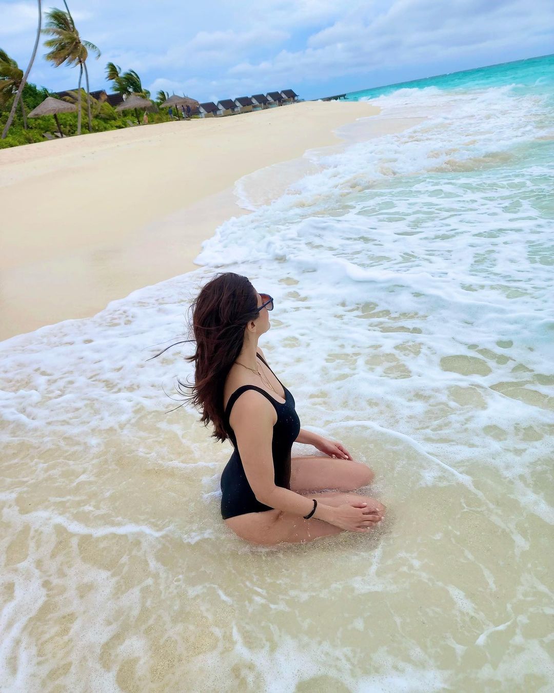 Race 3 actress, Daisy Shah, in black swimsuit raises the heat - see now.