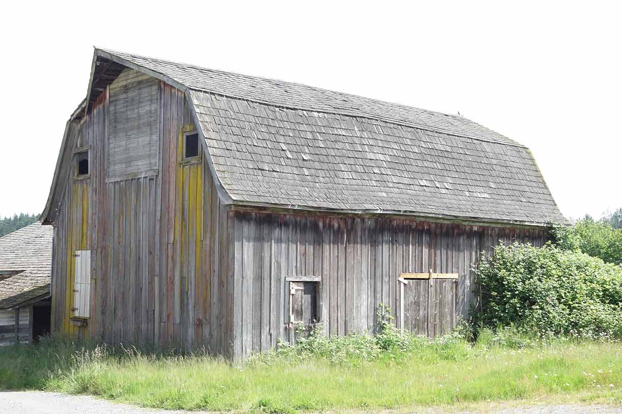 hip roof barn designs