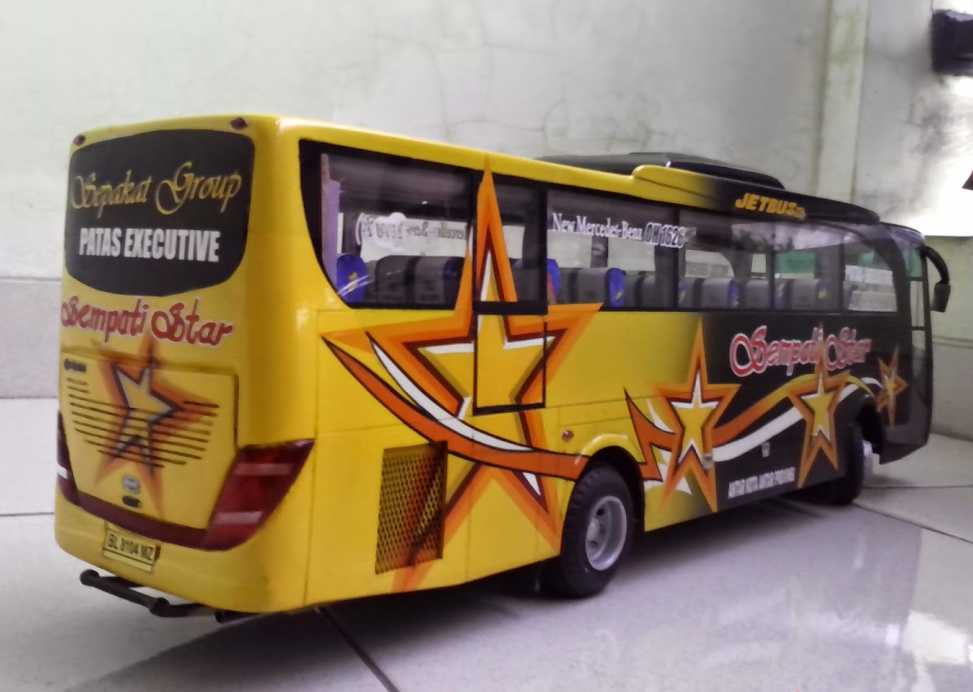Kreasi Miniatur  Bus  Sempati Star Trayek Banda Aceh Medan 