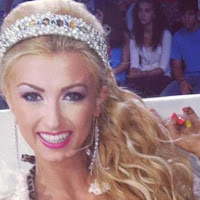 Andreea Bălan, EXTRAVAGANTĂ pe Facebook. Şi-a provocat fanii cu o pereche de pantofi