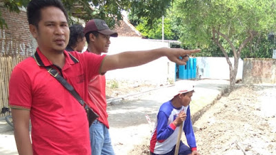 Warga Hentikan Pekerjaan Drainase di BTN Sadia,  Tuntut Pembentukan Ulang Pokmas