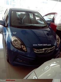 Honda Brio Amaze Spoted in Dealership front with grill