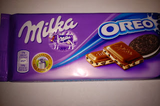 Milka Oreo Czekolada mleczna z mleka alpejskiego z kremem z mleka o smaku waniliowym 