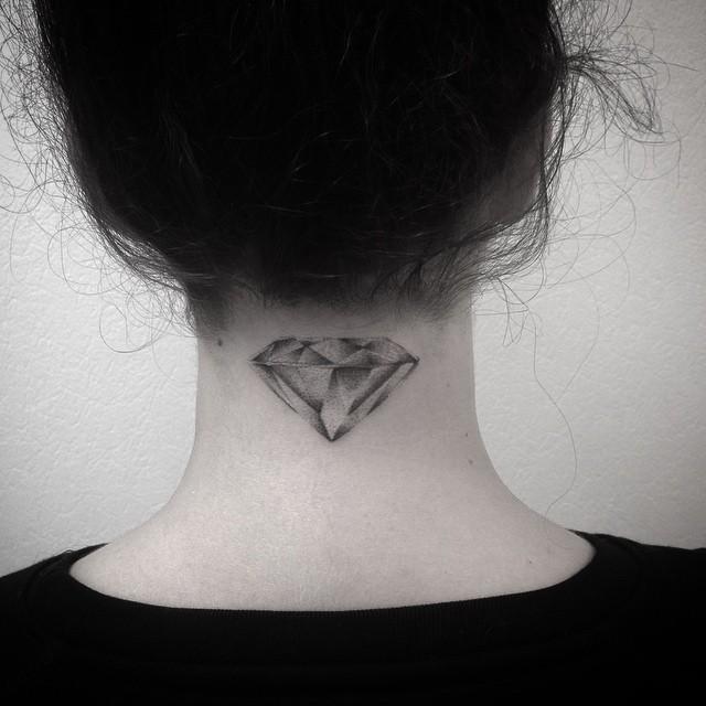 tatuagens femininas de diamantes