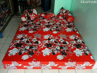 Sofa bed inoac motif bunga manohara merah