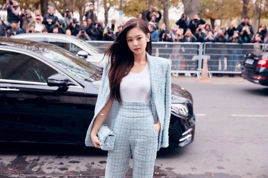 Intip Gaya Jennie BLACKPINK di Paris Fashion Week