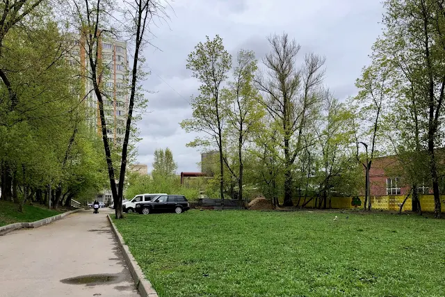 Верхняя Красносельская улица, дворы