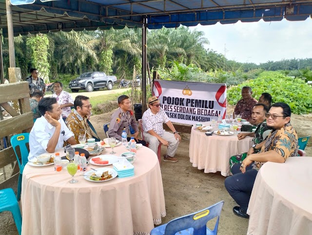 Kapolsek AKP Zulham, S.H Pojok Pemilu Bersama Forkopimcam Dolok Masihul