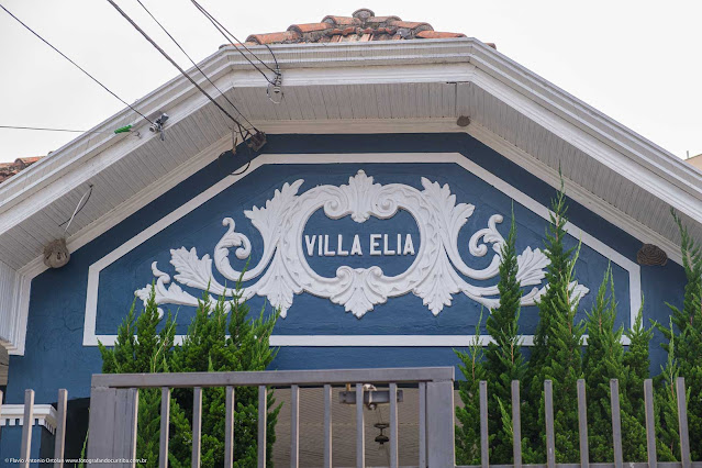 Casa na Rua Lamenha Lins - detalhe frontão com o nome "Villa Elia"