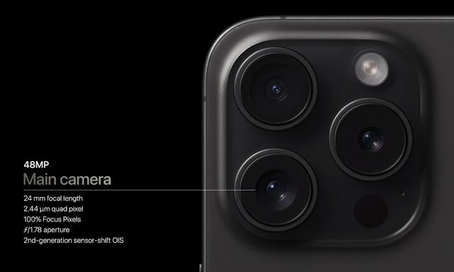 iPhone 15 Pro Max com câmera tripla
