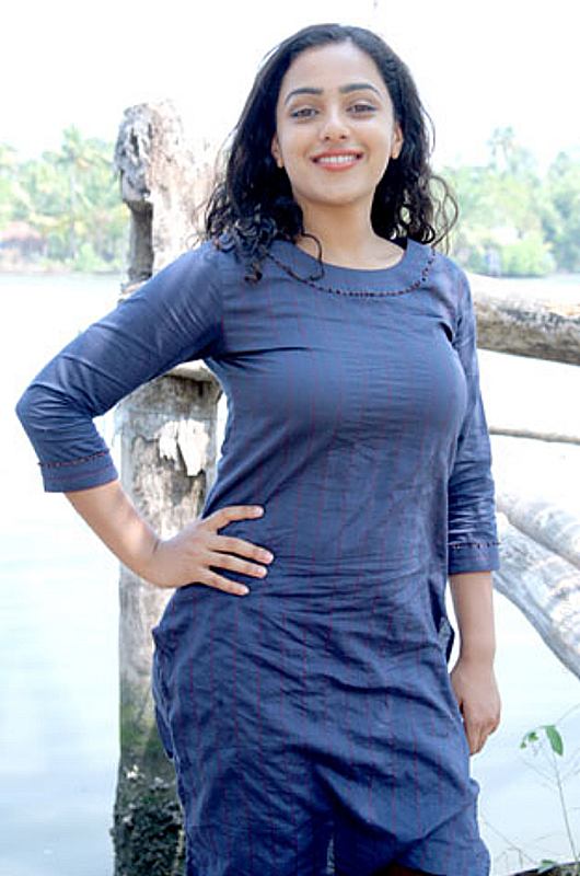 Sexy South Indian Actress Nithya Menon Photo Gallery