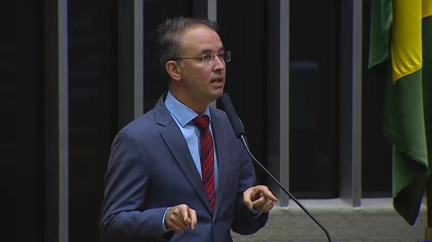 ”O governo Gladson é um antro de corrupção”, disse Leo de Brito em pronunciamento na Câmara dos Deputados