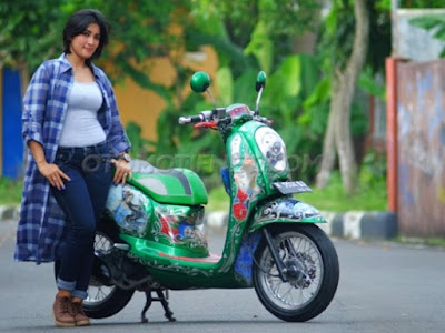 Foto Modifikasi Honda Scoopy Motif Peri Unyu