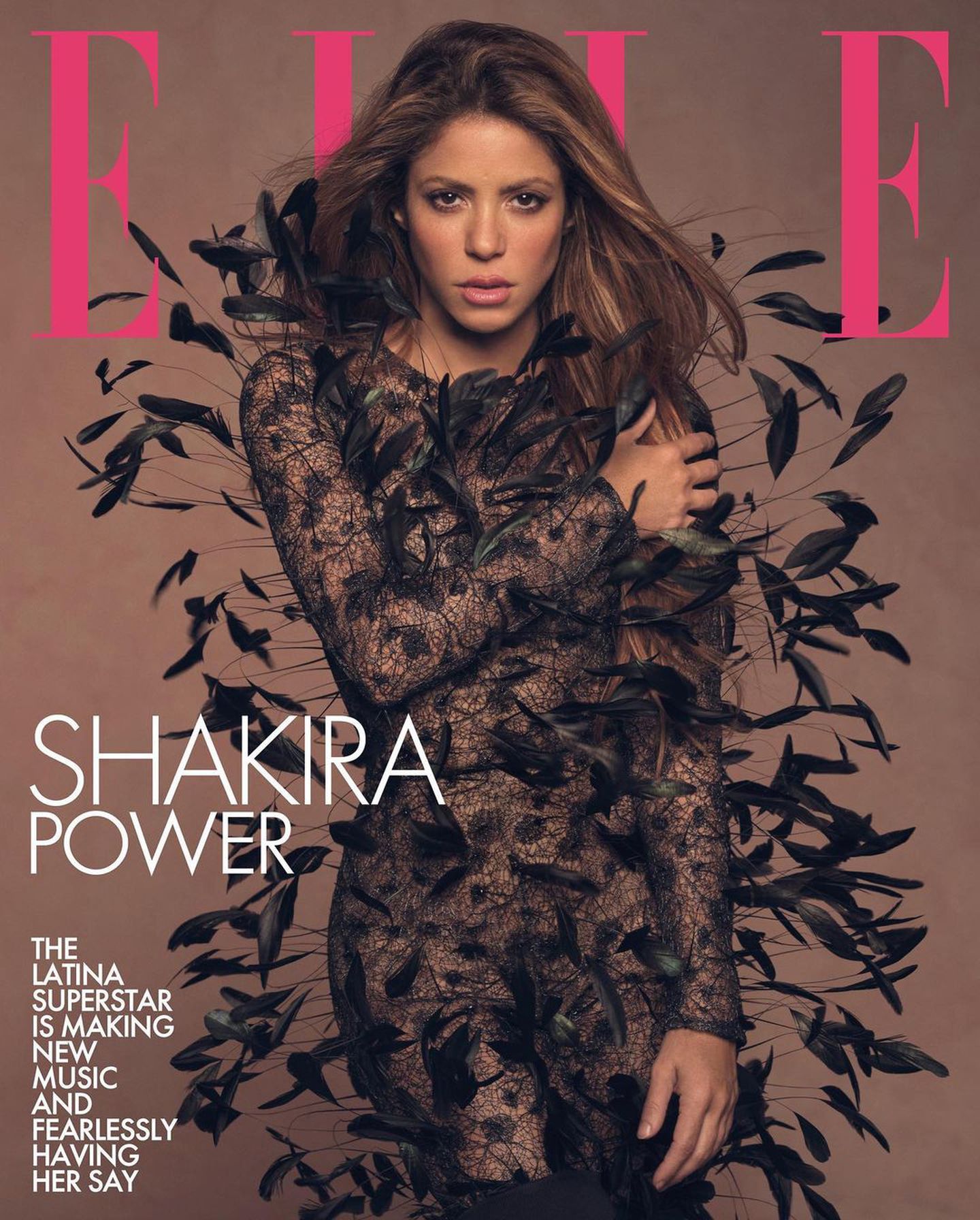 Shakira posó para la tapa de Elle con un catsuit transparente en medio de su escandalosa separación