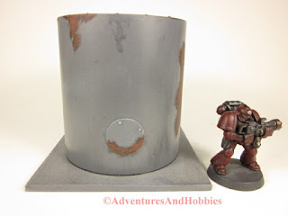 Miniature 25-28mm scale rusted vertical storage tank T577 - rear view - UniversalTerrain.com