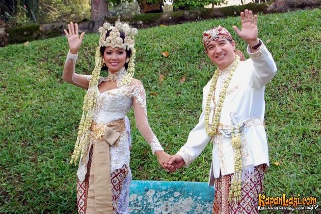 25 Kebaya Pengantin Artis Indonesia Curi Ide Model 