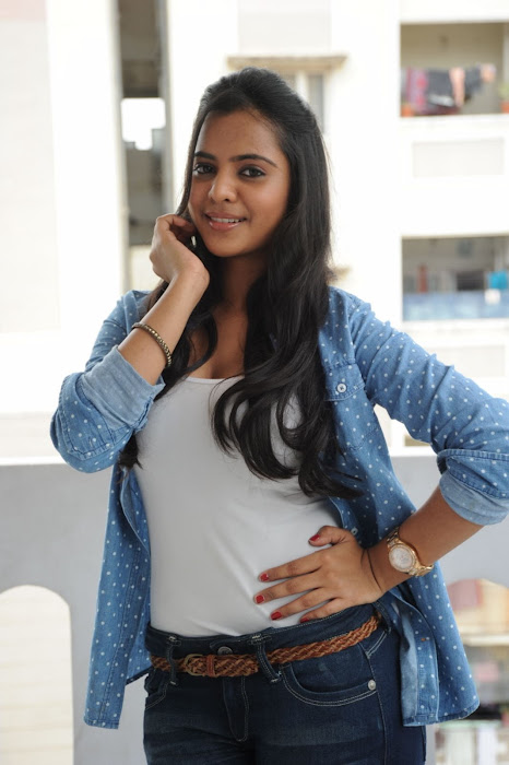 romance heroine manasa trendy unseen pics