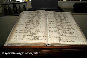 Libro de recetas en el Museo Farmacéutico Ernesto Triolet, en la ciudad de Matanza, Cuba,